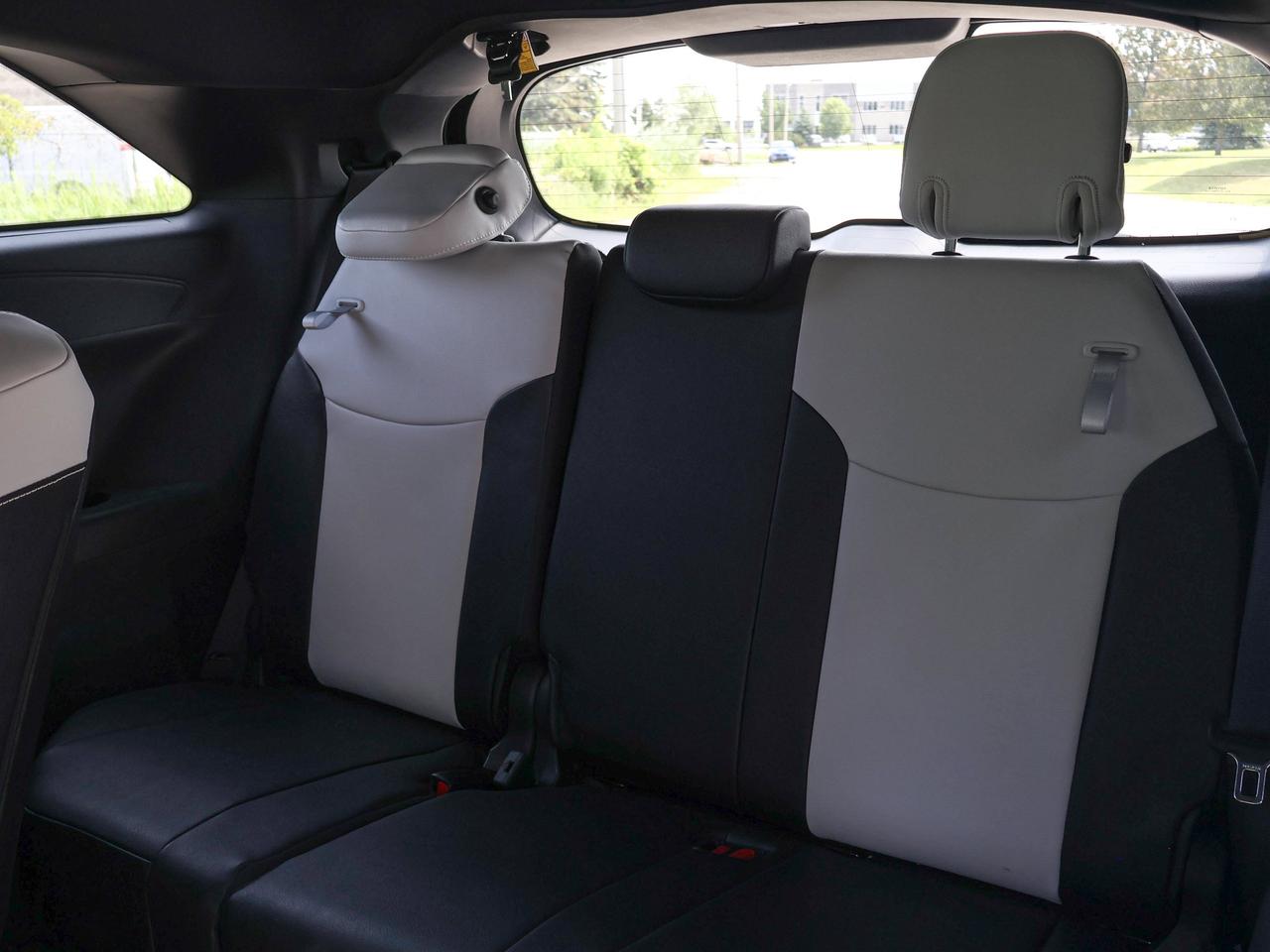 2025 Toyota Sienna LE Photo