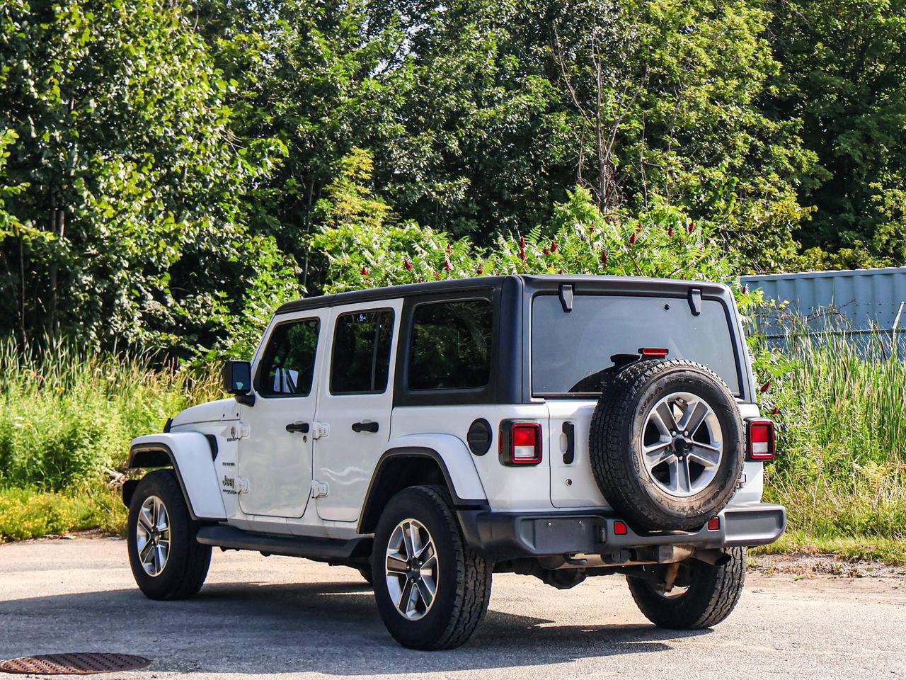 2020 Jeep WRANGLER UNLIMITED Sahara Photo