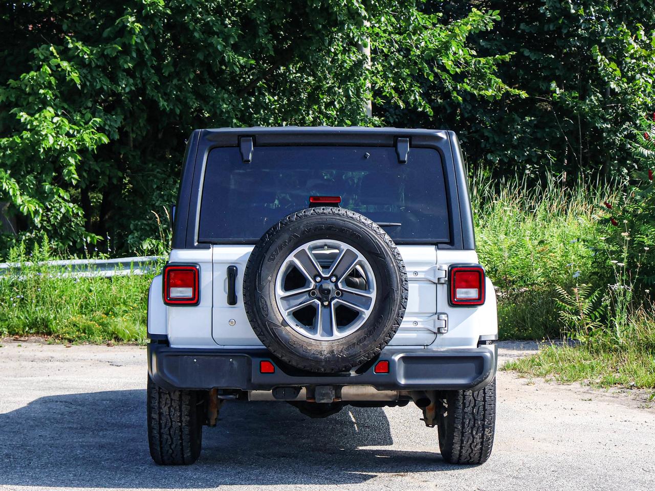 2020 Jeep WRANGLER UNLIMITED Sahara Photo