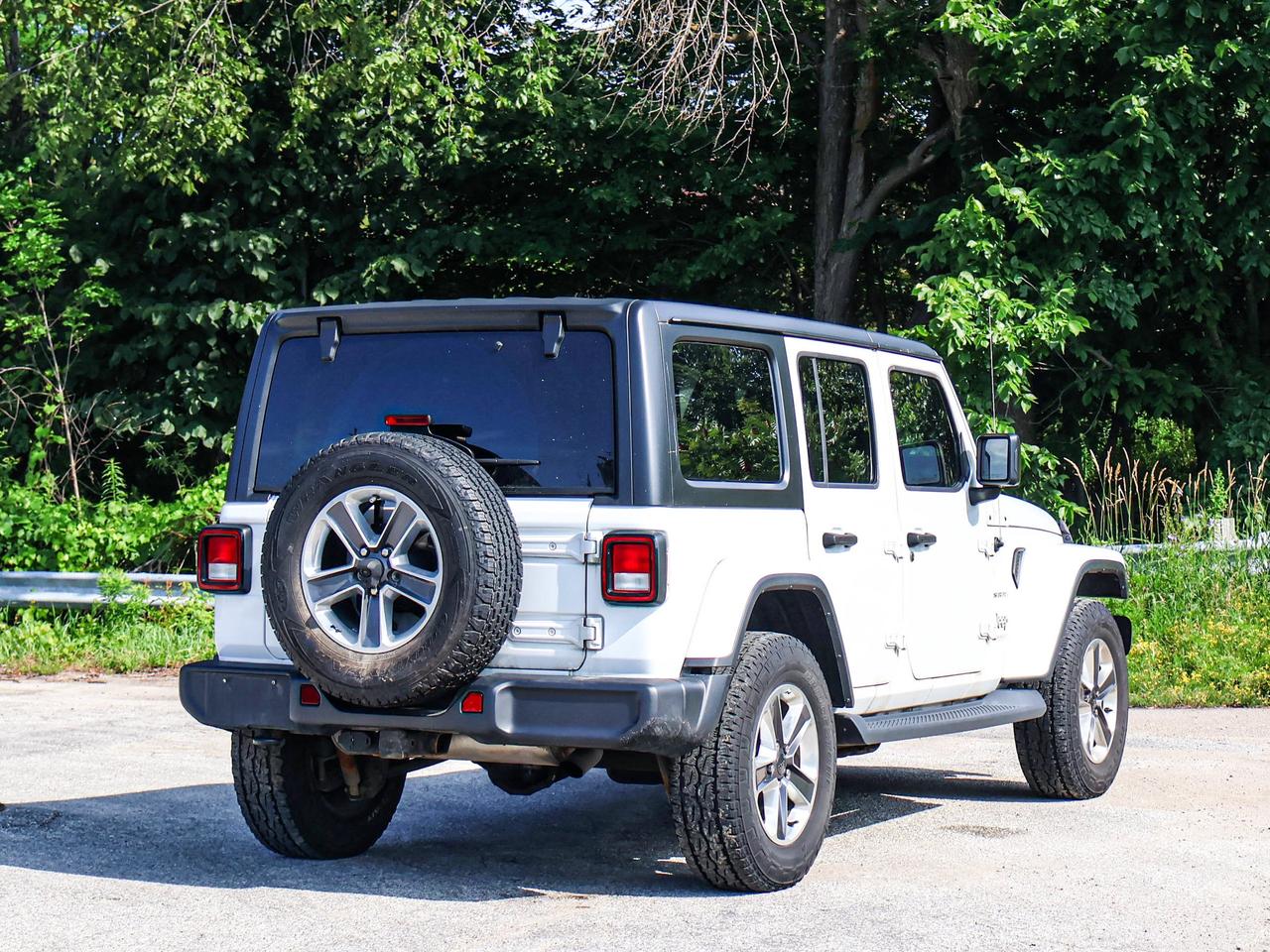2020 Jeep WRANGLER UNLIMITED Sahara Photo
