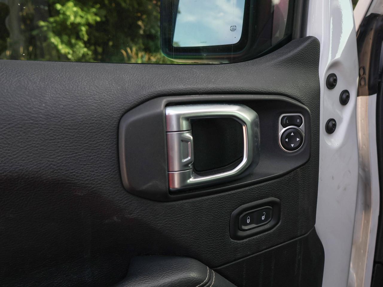 2020 Jeep WRANGLER UNLIMITED Sahara Photo