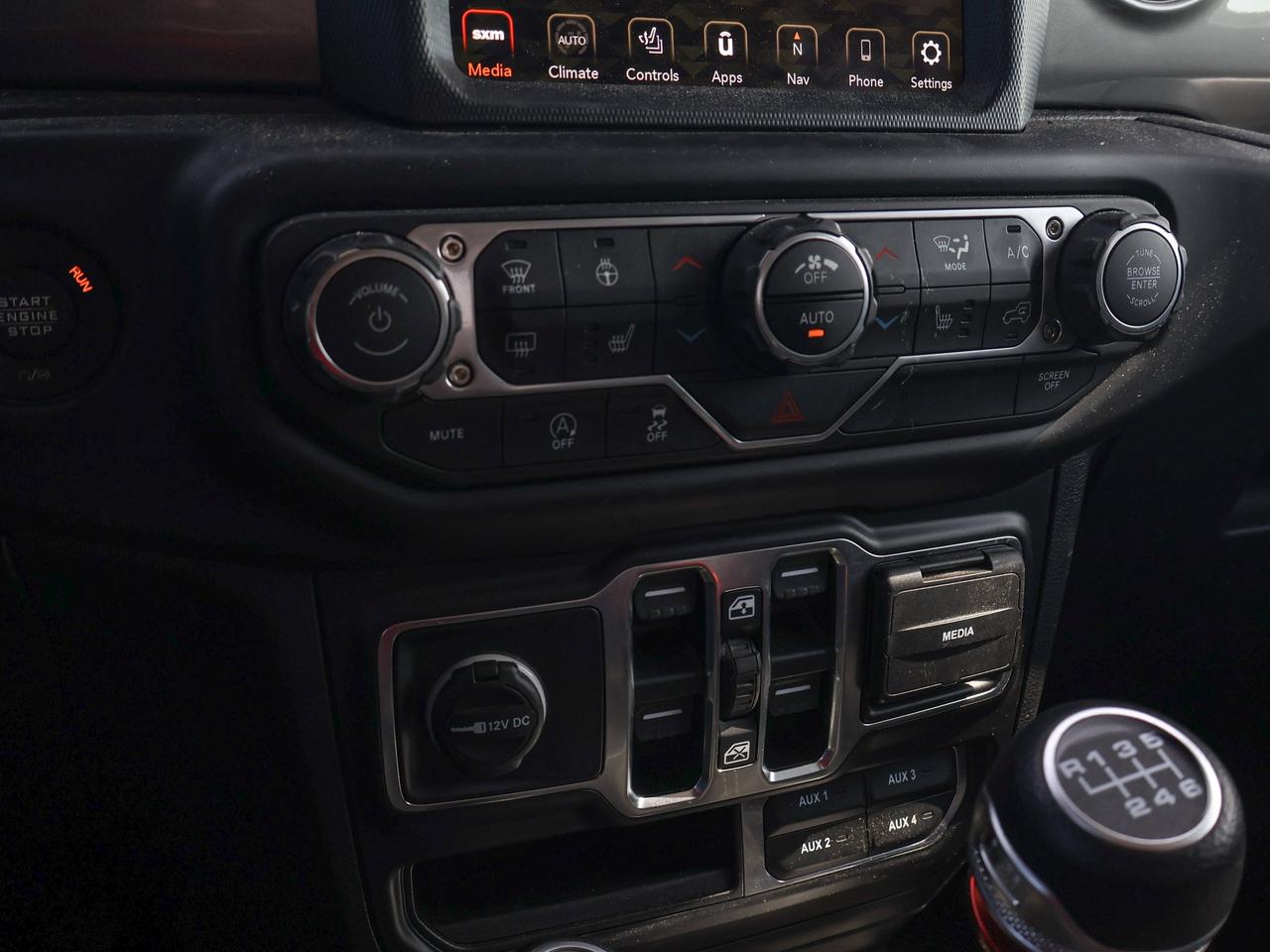 2020 Jeep WRANGLER UNLIMITED Sahara Photo