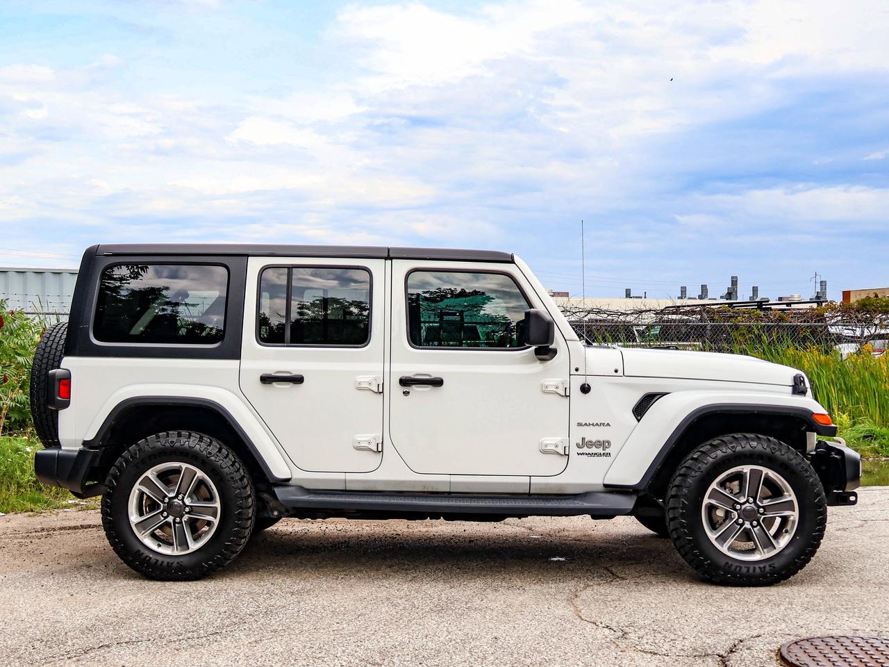 2020 Jeep WRANGLER UNLIMITED Sahara Photo3