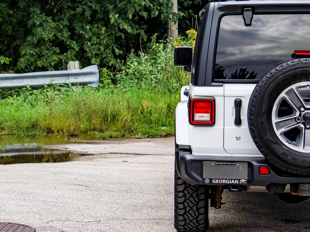 2020 Jeep WRANGLER UNLIMITED Sahara Photo