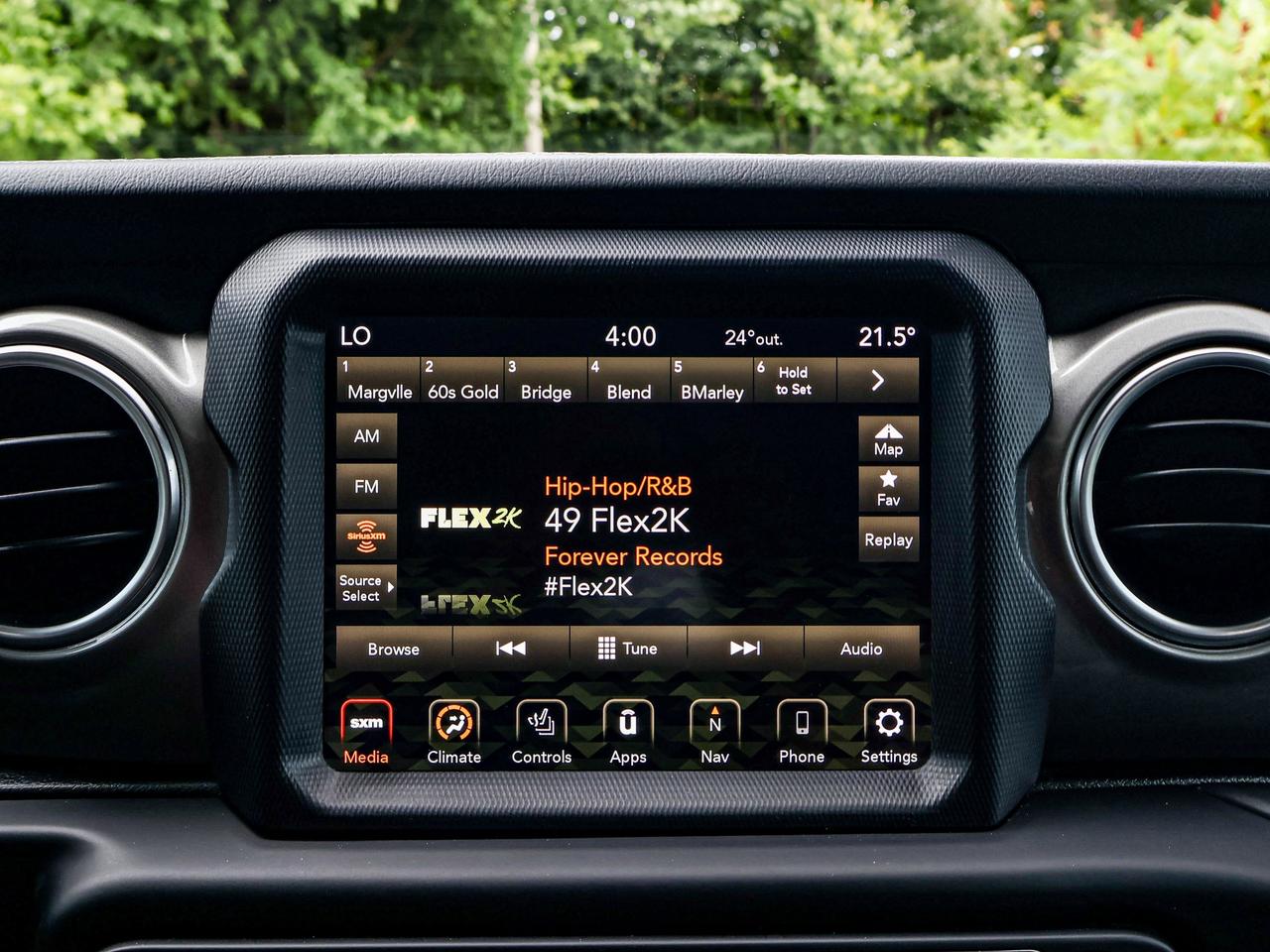 2020 Jeep WRANGLER UNLIMITED Sahara Photo