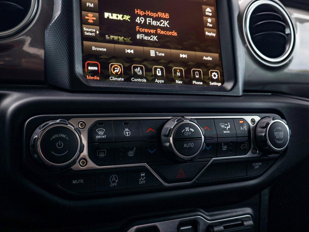 2020 Jeep WRANGLER UNLIMITED Sahara Photo