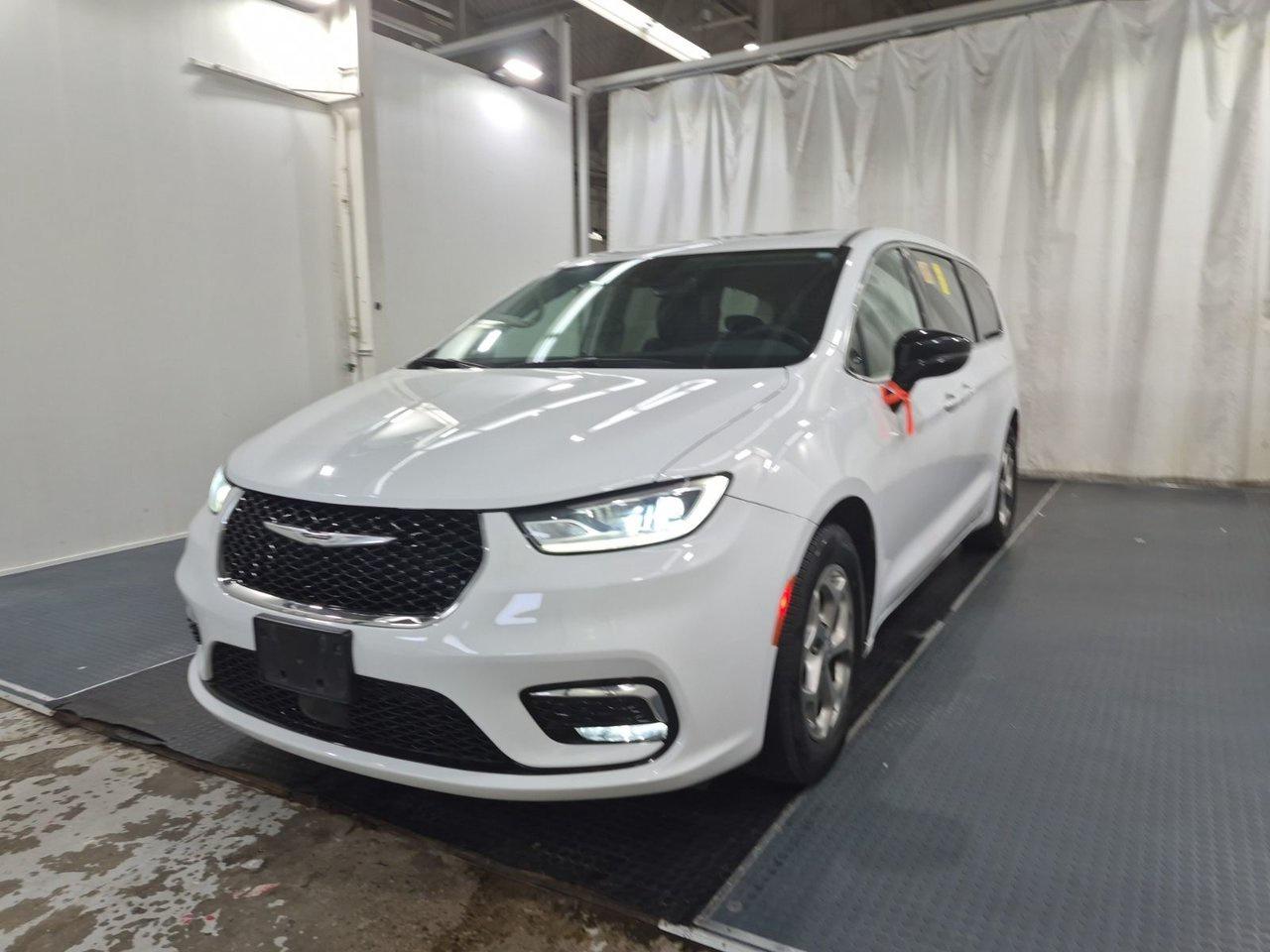 Used 2024 Chrysler Pacifica Limited FWD for sale in Mississauga, ON