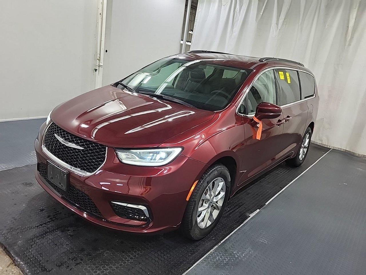 Used 2022 Chrysler Pacifica TOURING L AWD for sale in Mississauga, ON