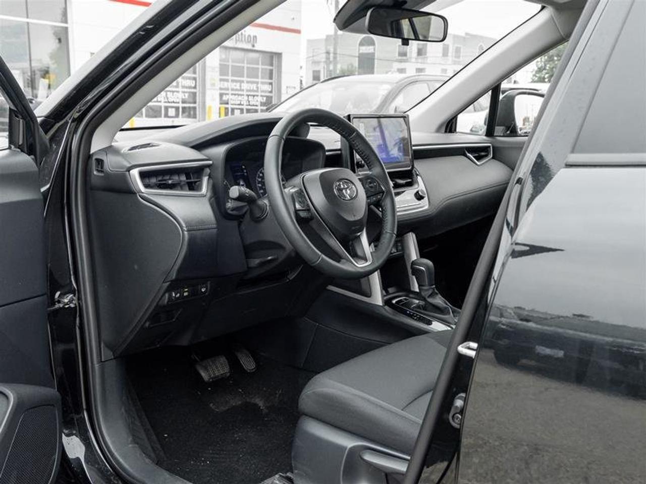 2024 Toyota Corolla Cross LE AWD Sunroof | Backup Cam | Heated Seats | Wireless Charging | LE Photo