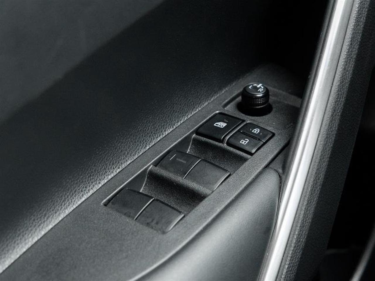 2024 Toyota Corolla Cross LE AWD Sunroof | Backup Cam | Heated Seats | Wireless Charging | LE Photo