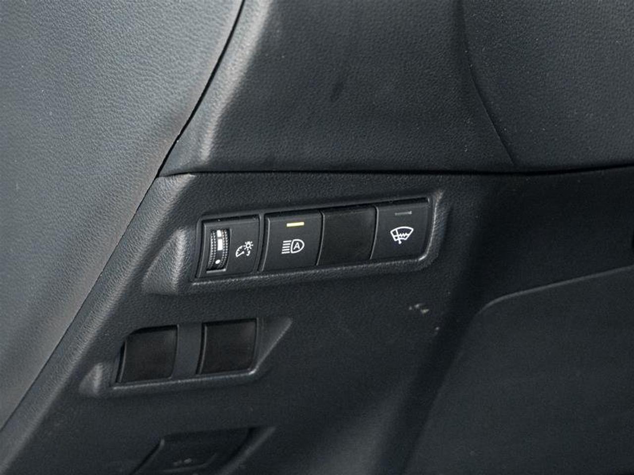 2024 Toyota Corolla Cross LE AWD Sunroof | Backup Cam | Heated Seats | Wireless Charging | LE Photo
