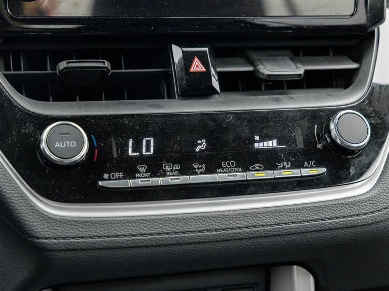 2024 Toyota Corolla Cross LE AWD Sunroof | Backup Cam | Heated Seats | Wireless Charging | LE Photo