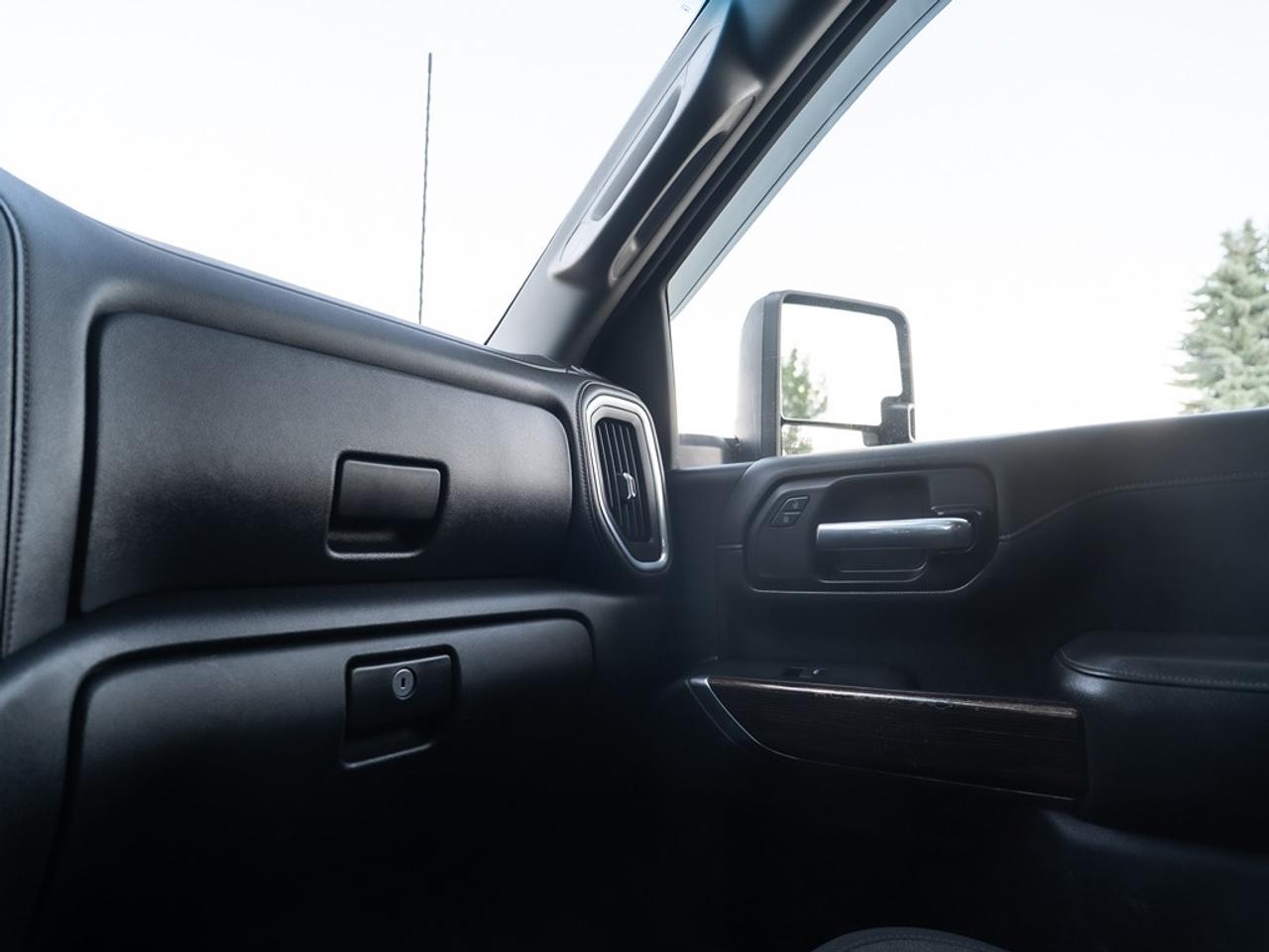 2021 GMC Sierra 2500 4WD Crew Cab Photo34