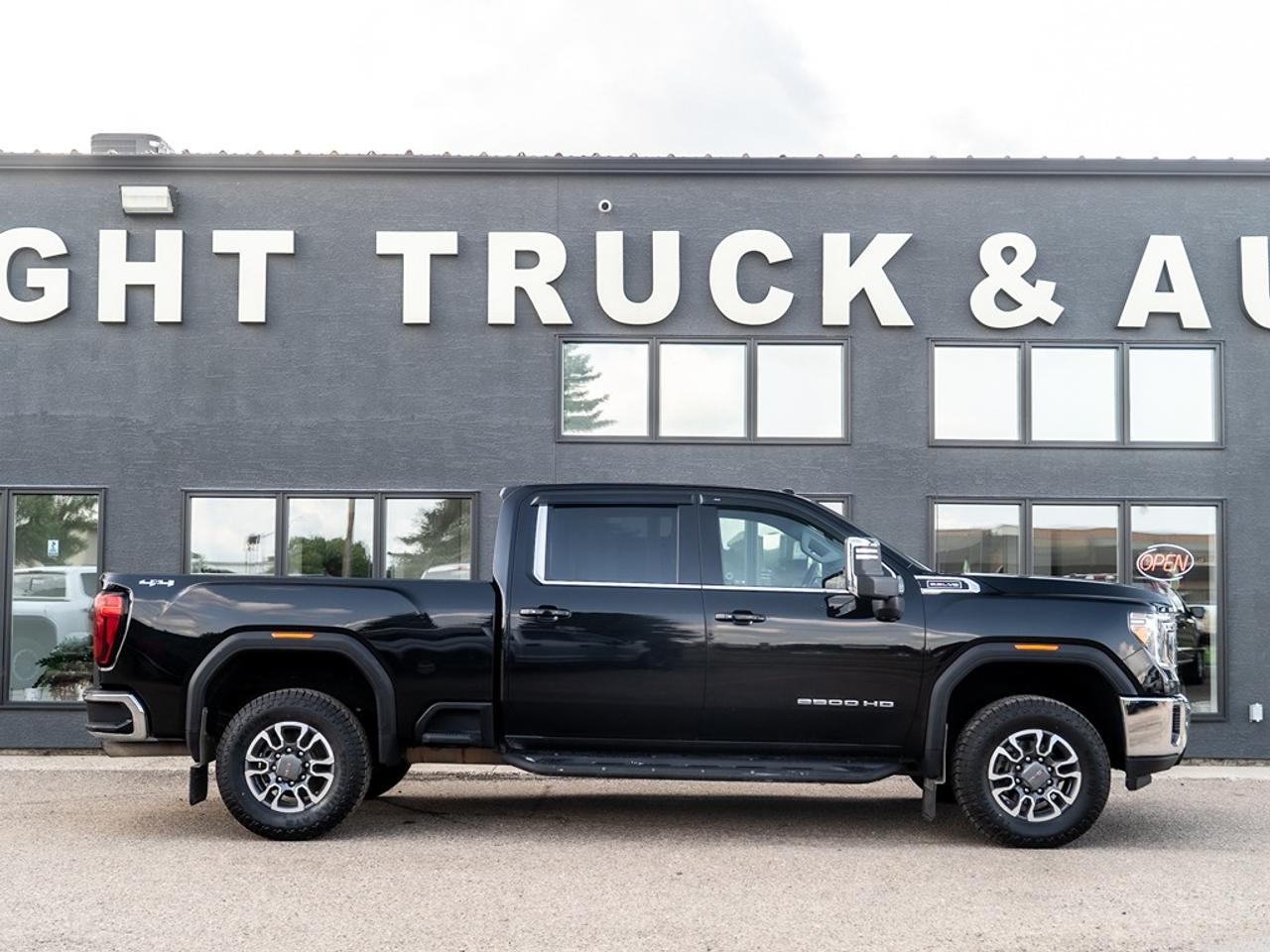 2021 GMC Sierra 2500 4WD Crew Cab Photo25