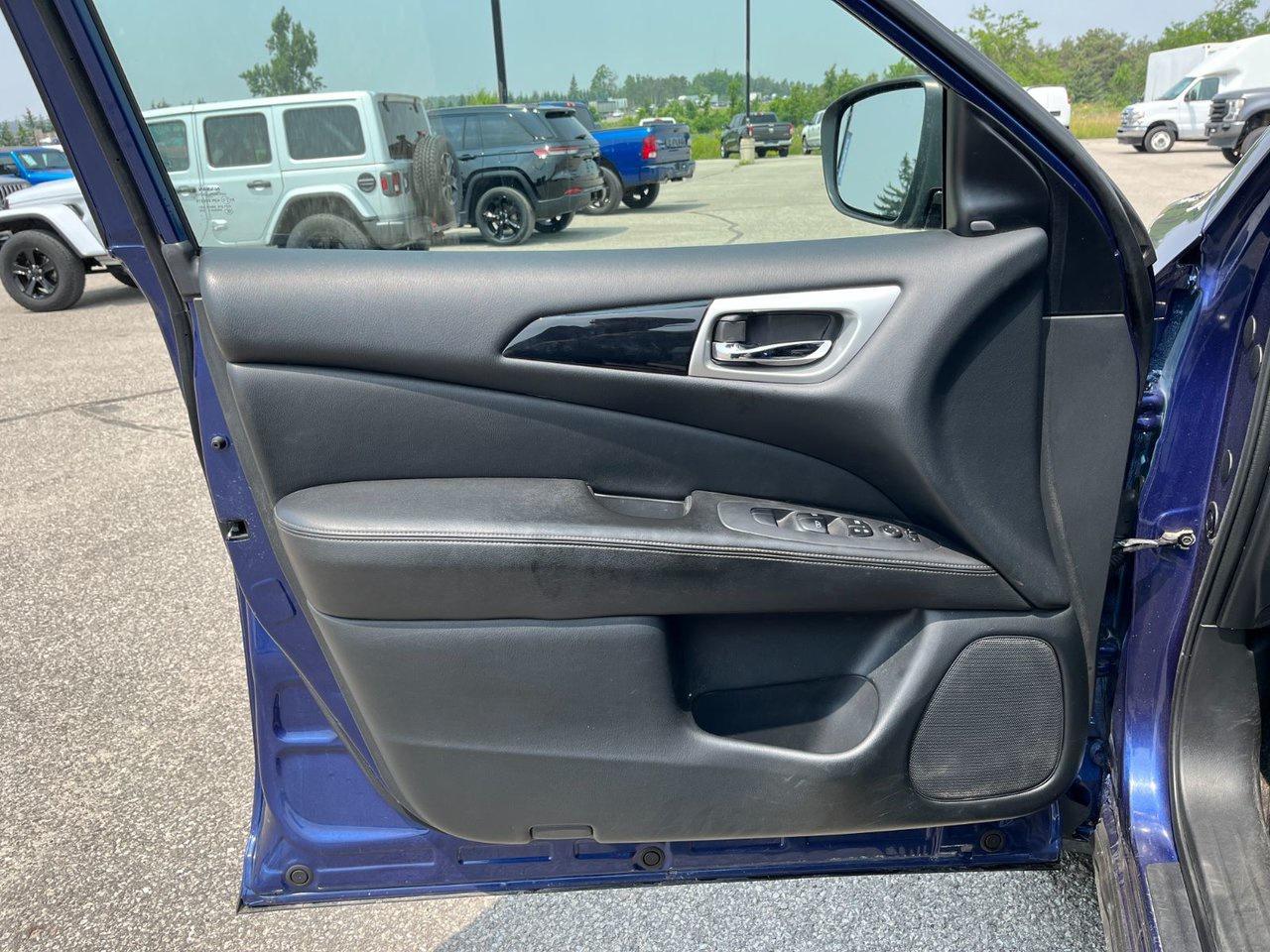 2019 Nissan Pathfinder 4x4 SV Tech Photo