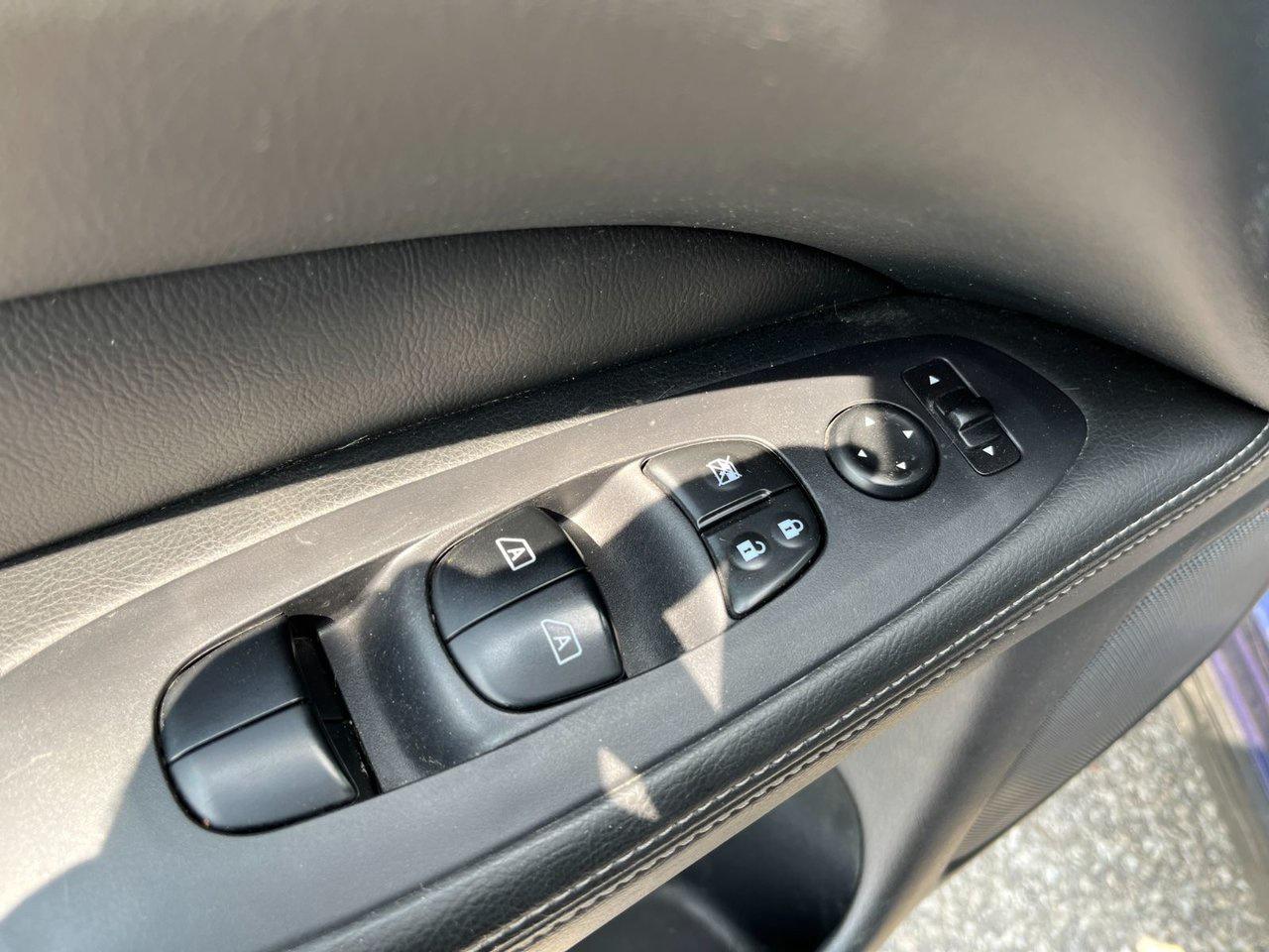 2019 Nissan Pathfinder 4x4 SV Tech Photo