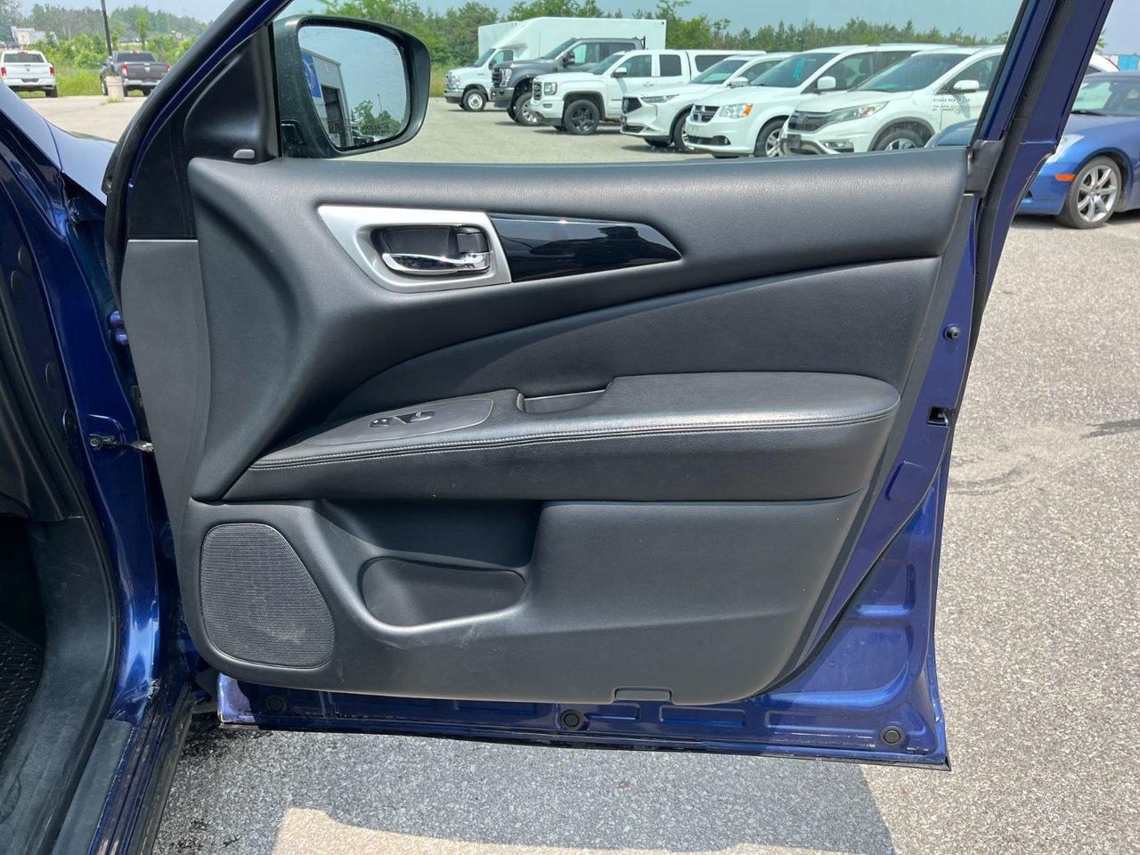 2019 Nissan Pathfinder 4x4 SV Tech Photo
