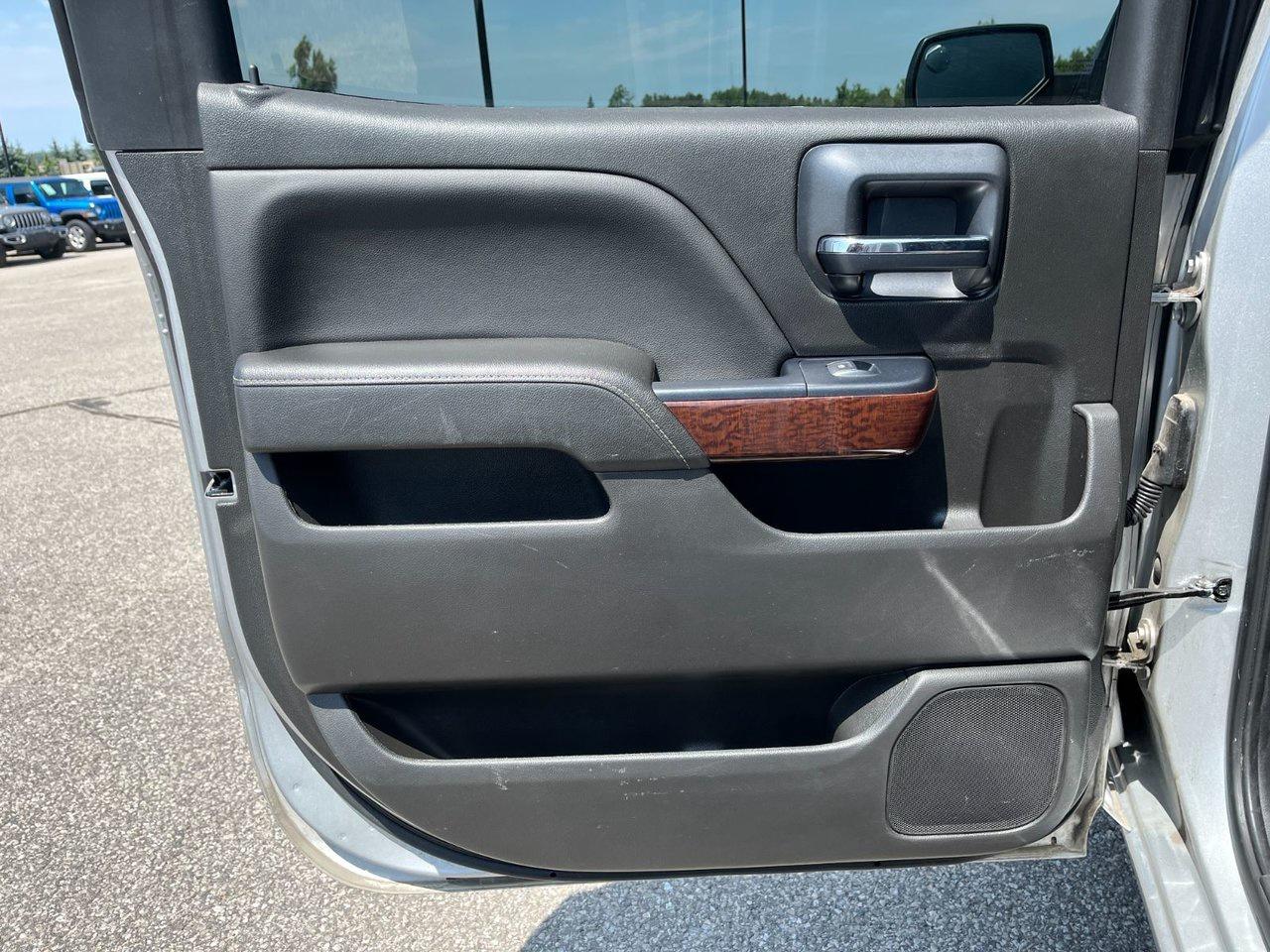 2018 GMC Sierra 1500 4WD Crew Cab 143.5'' WB SLE Photo