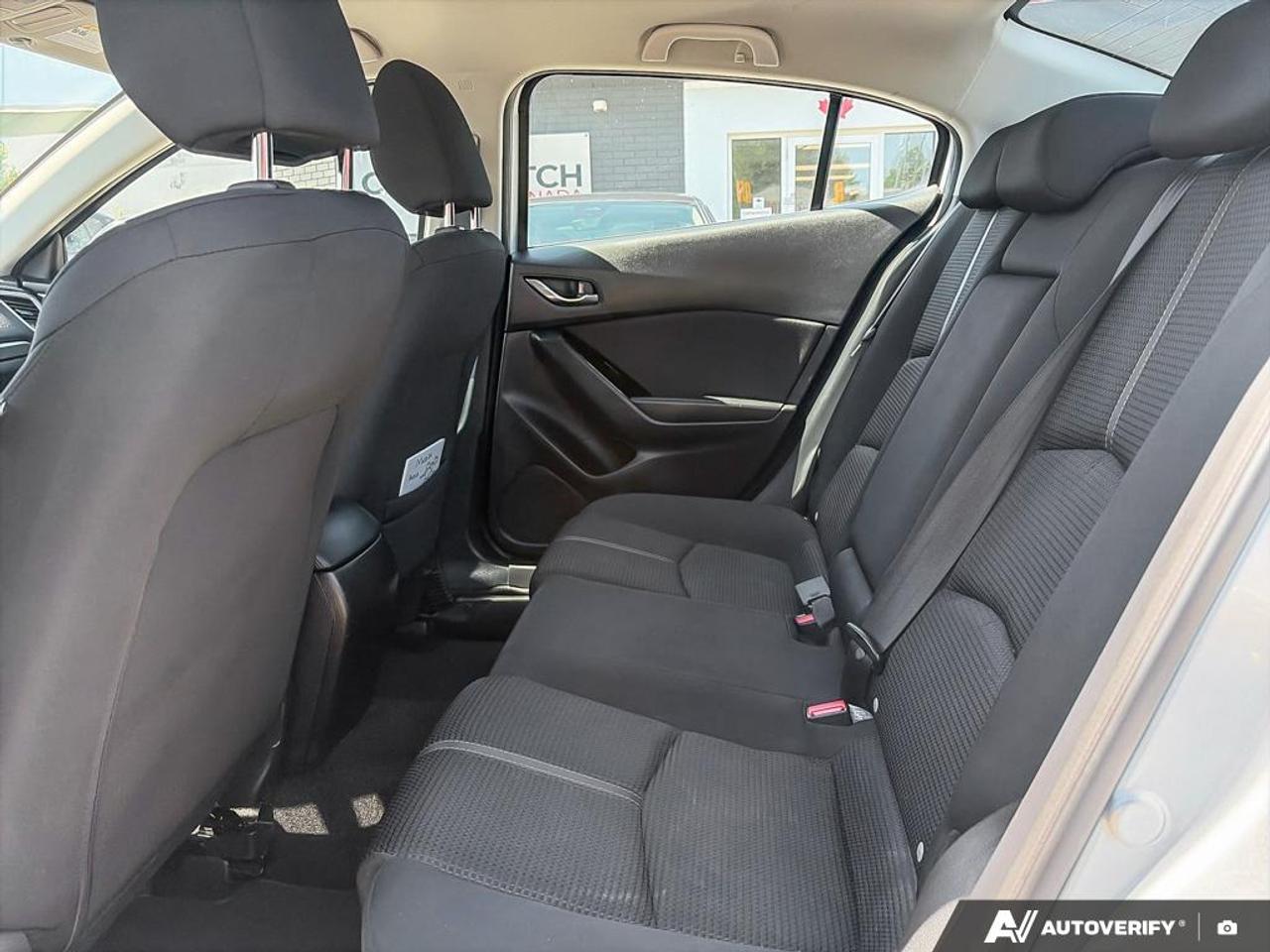 2018 Mazda MAZDA3 GS / NO ACCIDENTS / HTD SEATS / BLUETOOTH / LOW KM Photo
