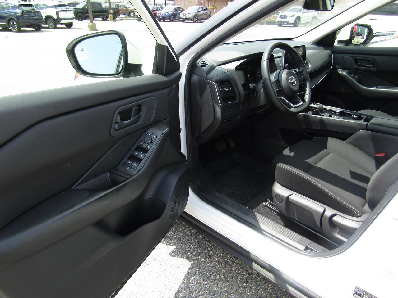 2024 Nissan Rogue S Photo
