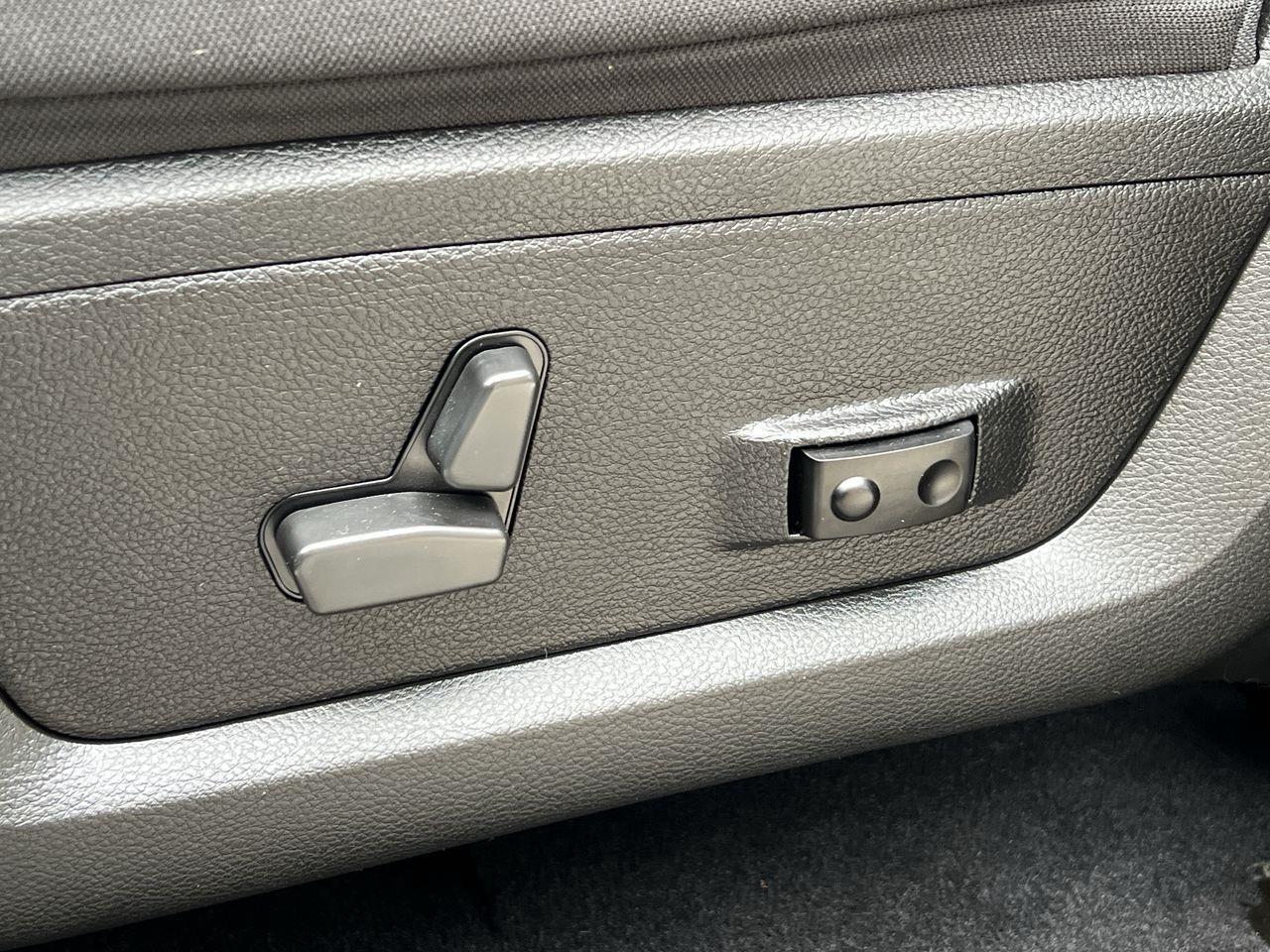 2022 RAM 1500 Classic Tradesman 4X4, HEATED SEATS, BACK UP CAM, CRUISE CONTROL, BLUETOOTH, CRUISE CONTROL!! Photo