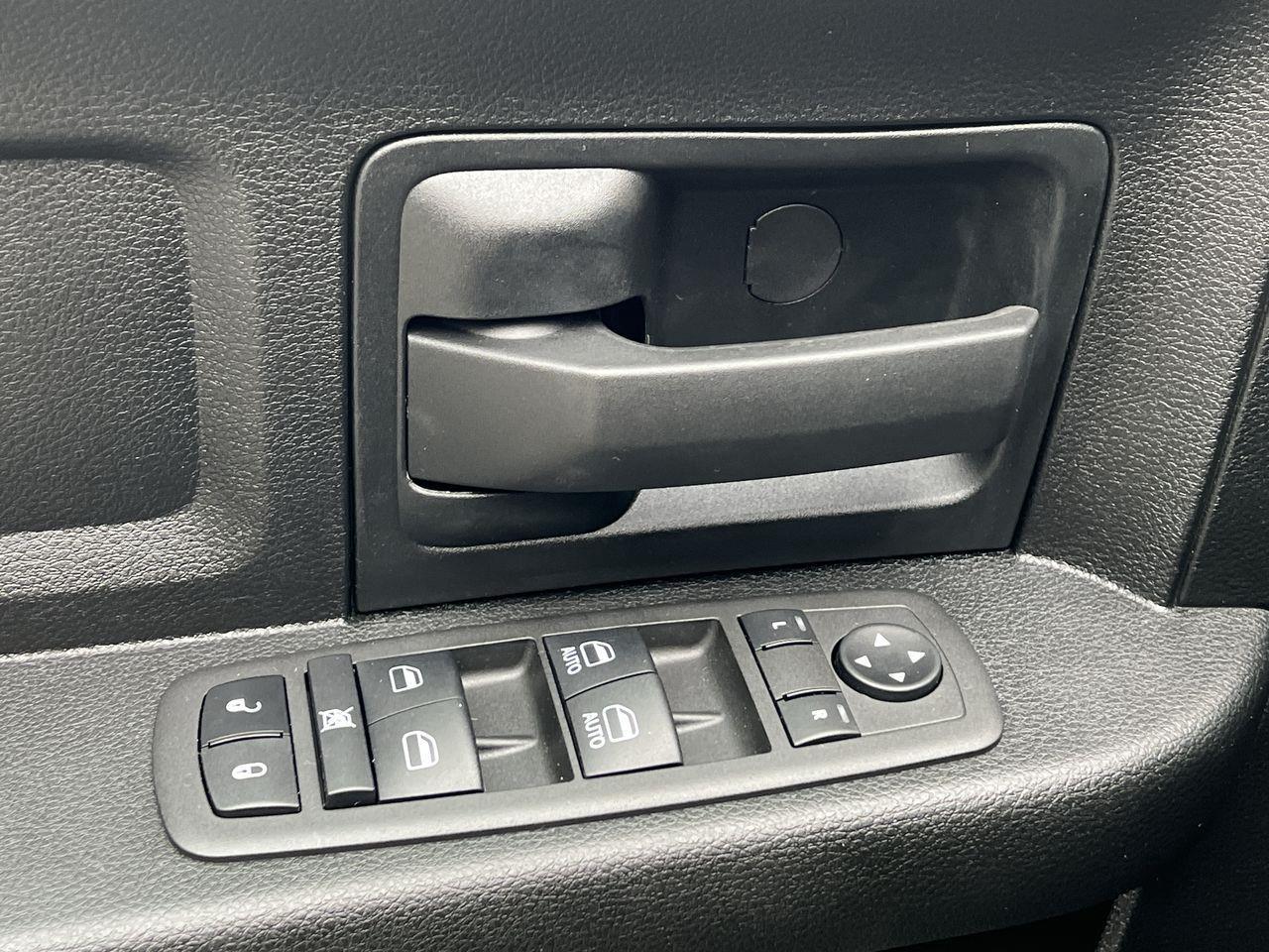 2022 RAM 1500 Classic Tradesman 4X4, HEATED SEATS, BACK UP CAM, CRUISE CONTROL, BLUETOOTH, CRUISE CONTROL!! Photo