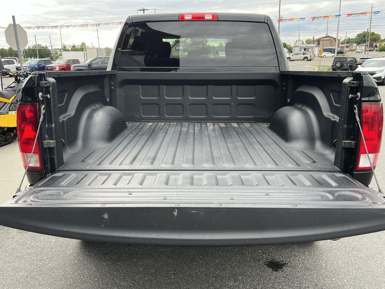 2022 RAM 1500 Classic Tradesman 4X4, HEATED SEATS, BACK UP CAM, CRUISE CONTROL, BLUETOOTH, CRUISE CONTROL!! Photo