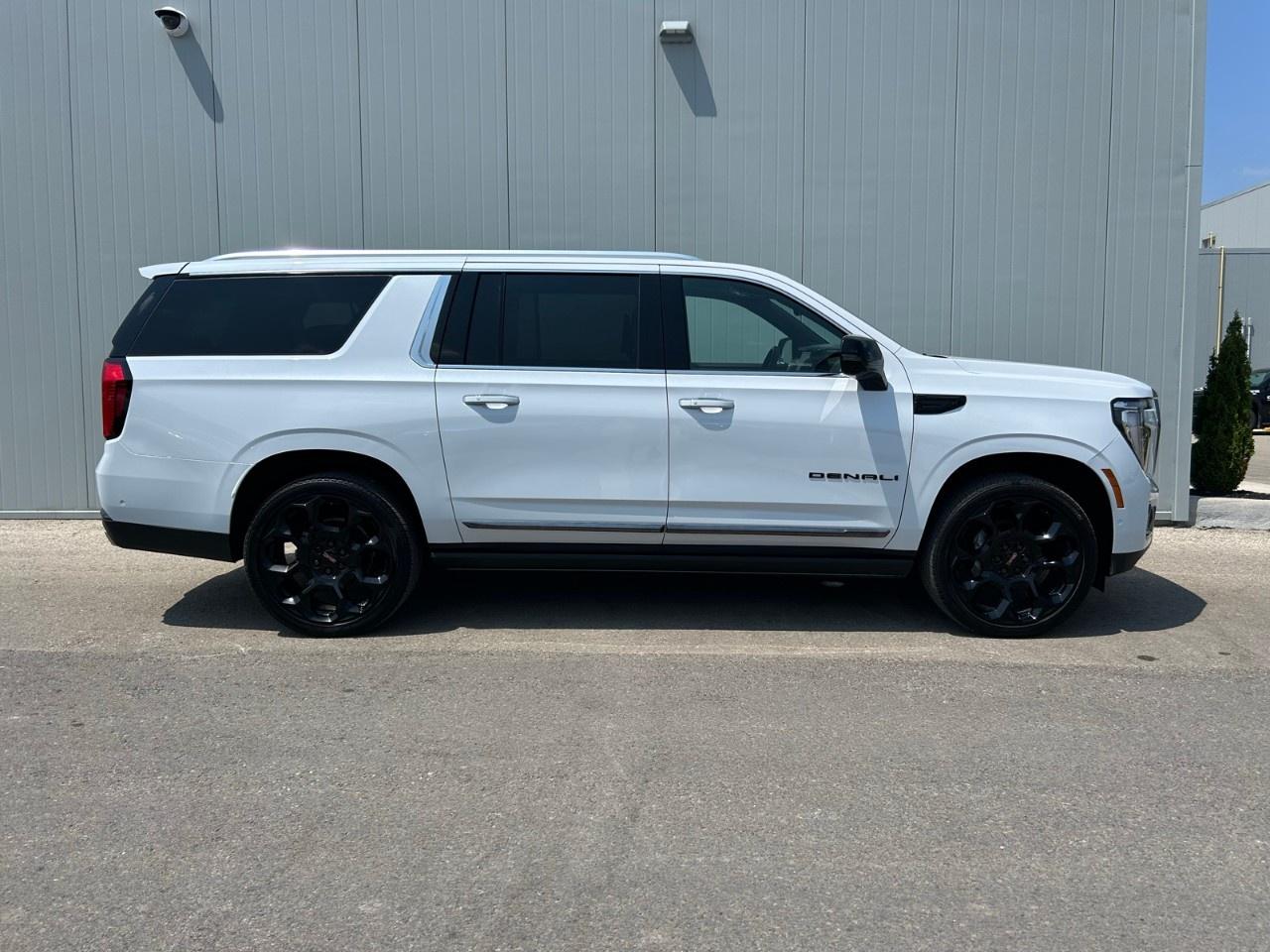 2026 GMC Yukon XL 4WD 4DR DENALI ULTIMATE Photo