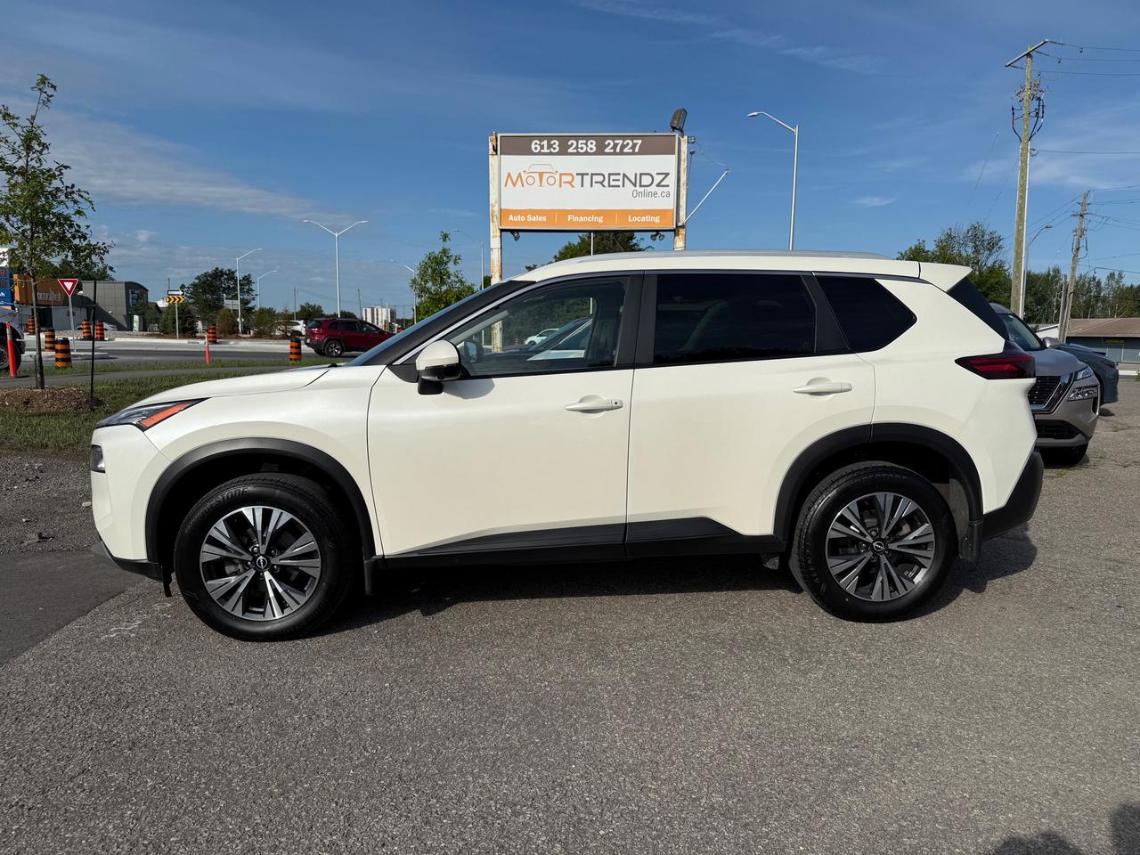 2023 Nissan Rogue SV Moonroof Sunroof! AutoStart! CarPlay! Photo