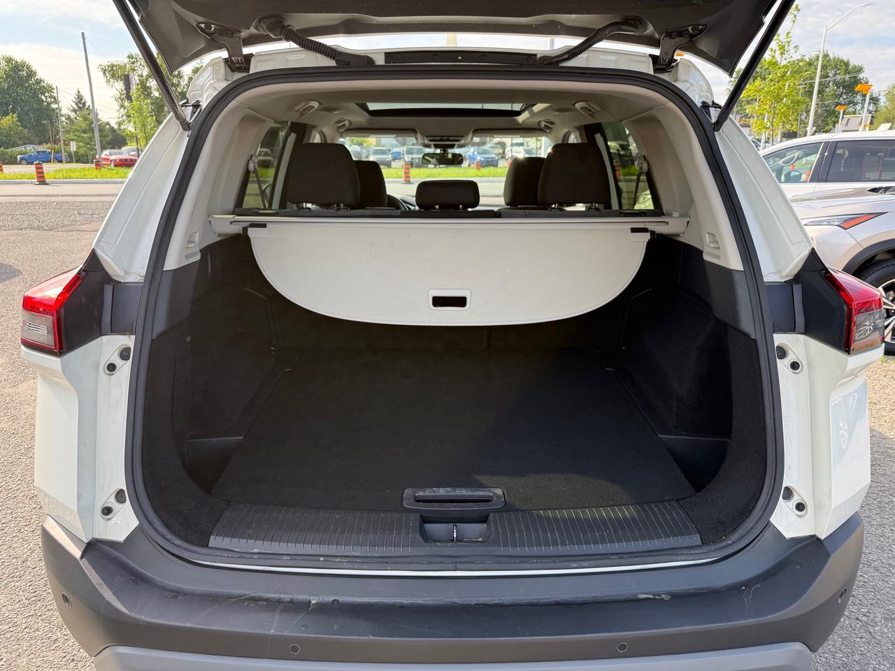 2023 Nissan Rogue SV Moonroof Sunroof! AutoStart! CarPlay! Photo