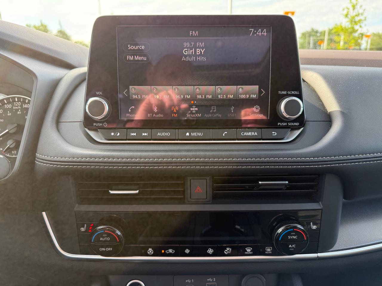 2023 Nissan Rogue SV Moonroof Sunroof! AutoStart! CarPlay! Photo