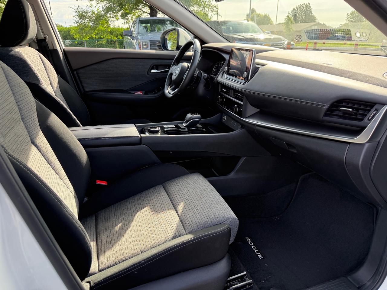 2023 Nissan Rogue SV Moonroof Sunroof! AutoStart! CarPlay! Photo