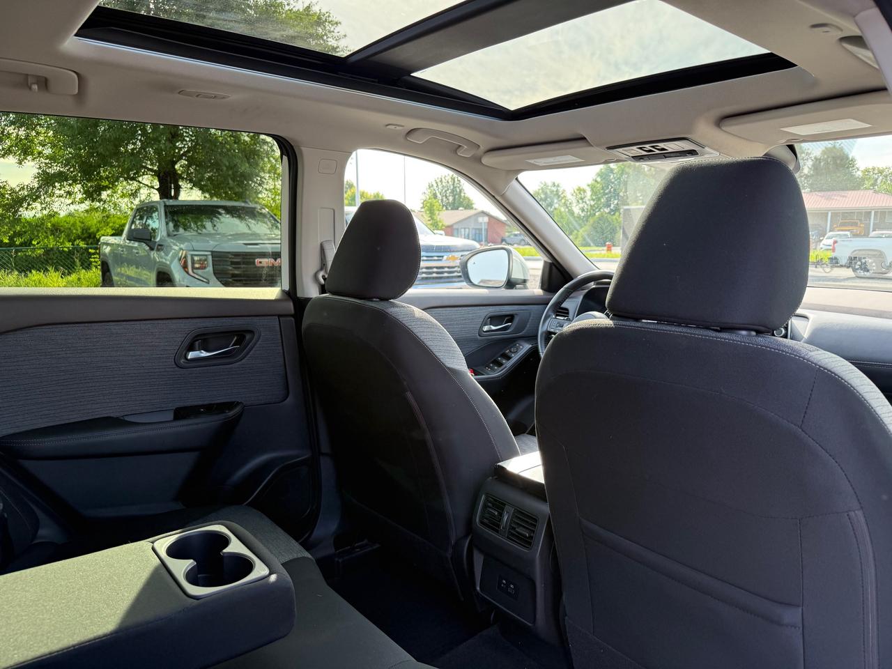 2023 Nissan Rogue SV Moonroof Sunroof! AutoStart! CarPlay! Photo