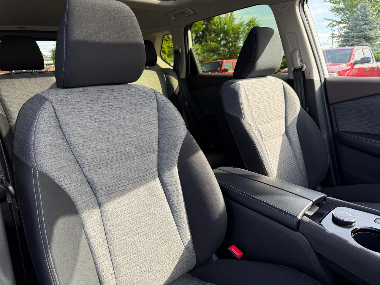 2023 Nissan Rogue SV Moonroof Sunroof! AutoStart! CarPlay! Photo