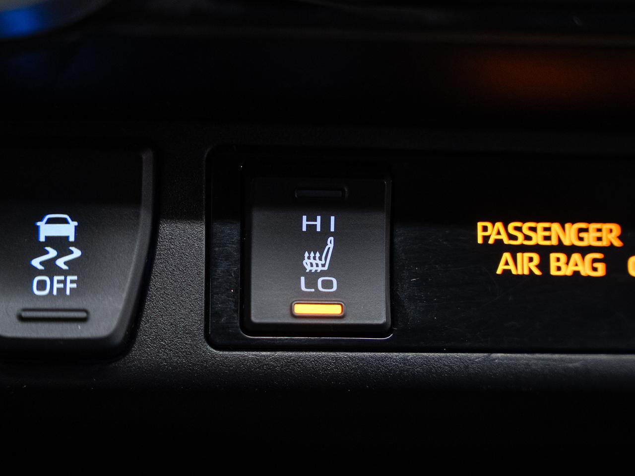 2022 Toyota RAV4 HYBRID XLE AWD | Sunroof | Heated Seats | CarPlay