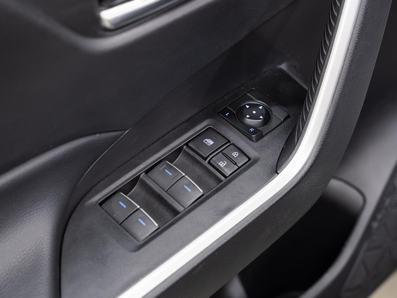 2022 Toyota RAV4 HYBRID XLE AWD | Sunroof | Heated Seats | CarPlay