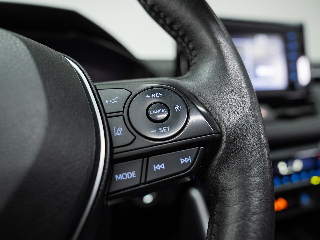 2022 Toyota RAV4 HYBRID XLE AWD | Sunroof | Heated Seats | CarPlay