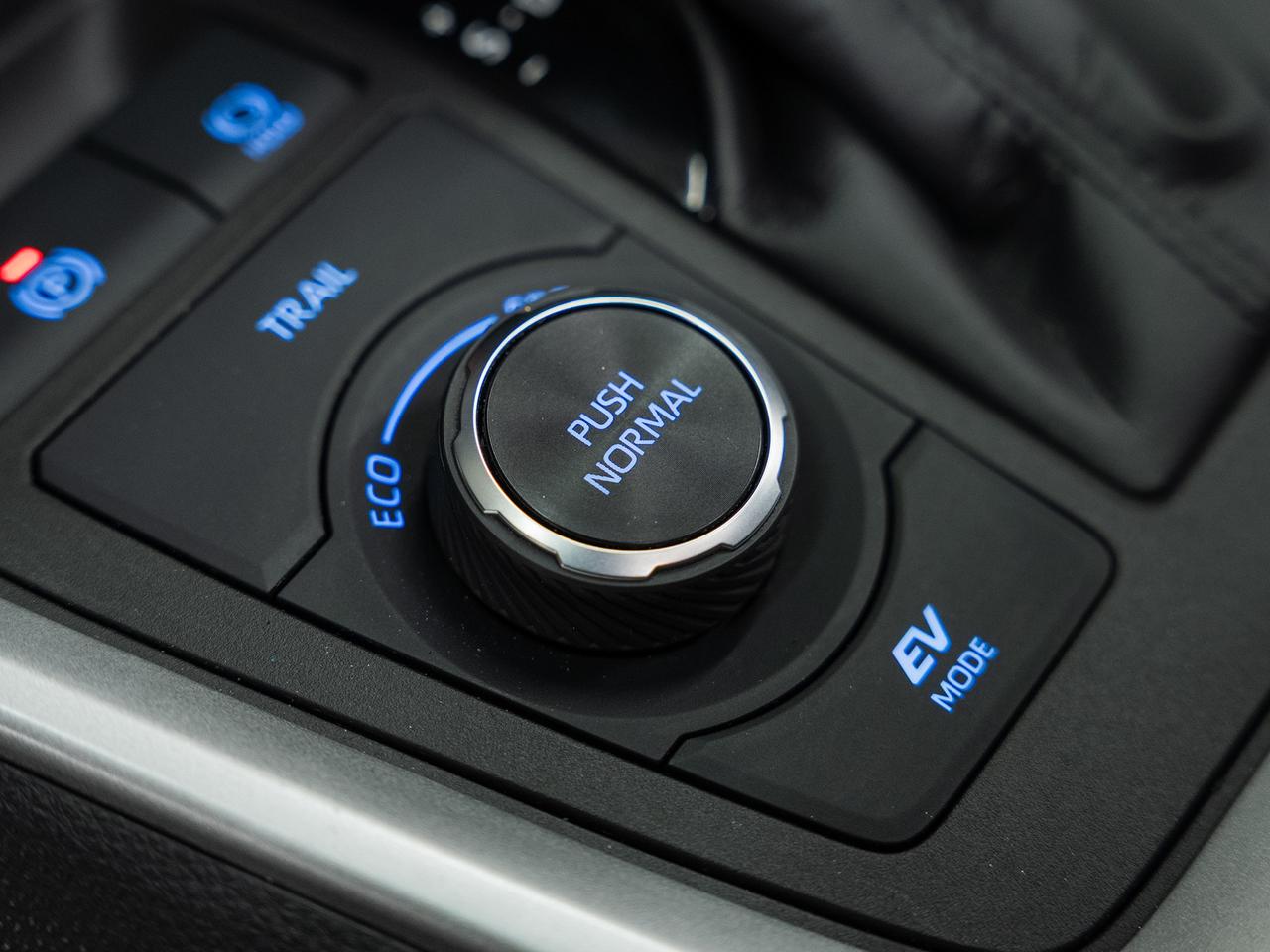 2022 Toyota RAV4 HYBRID XLE AWD | Sunroof | Heated Seats | CarPlay