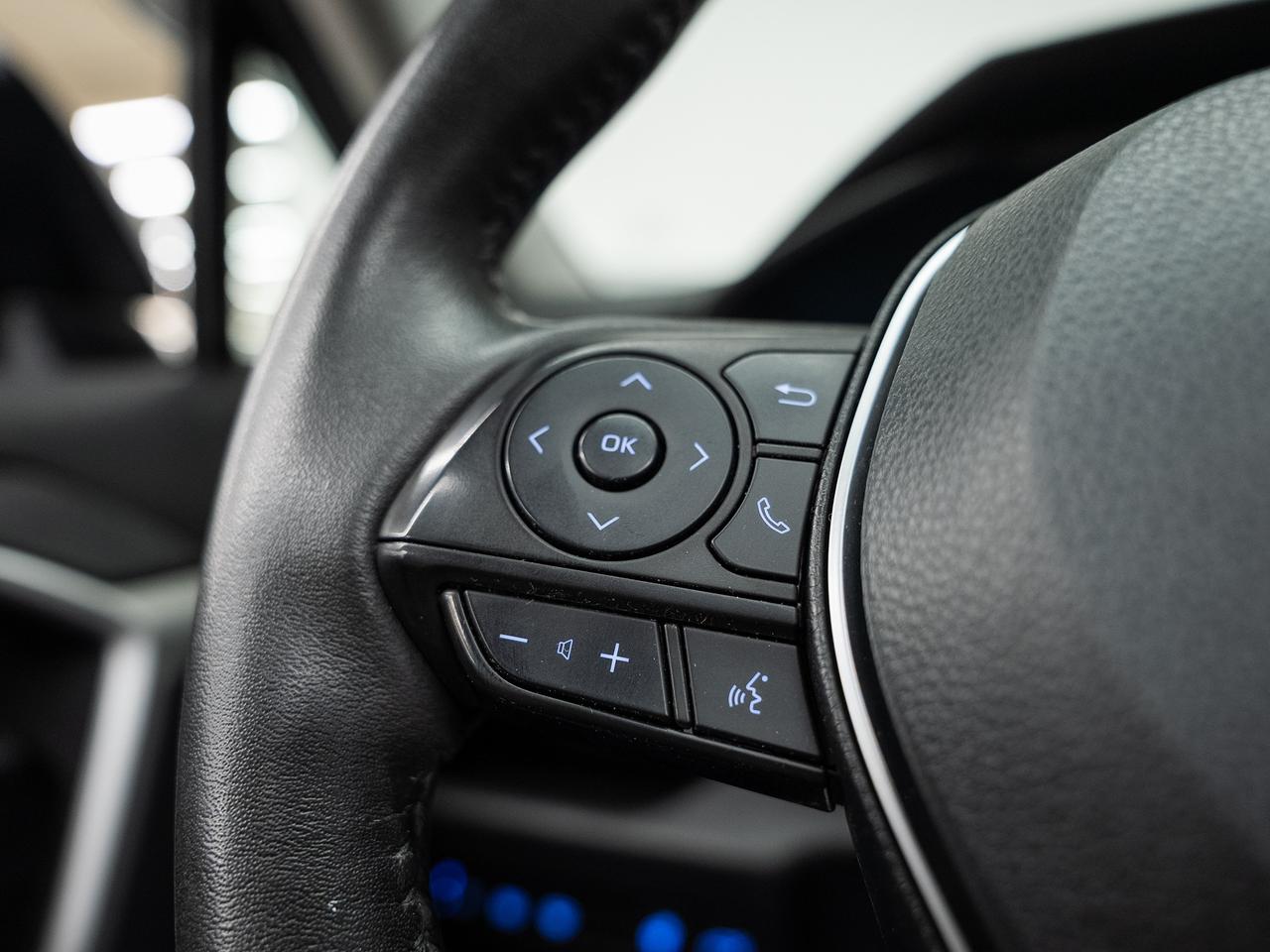 2022 Toyota RAV4 HYBRID XLE AWD | Sunroof | Heated Seats | CarPlay