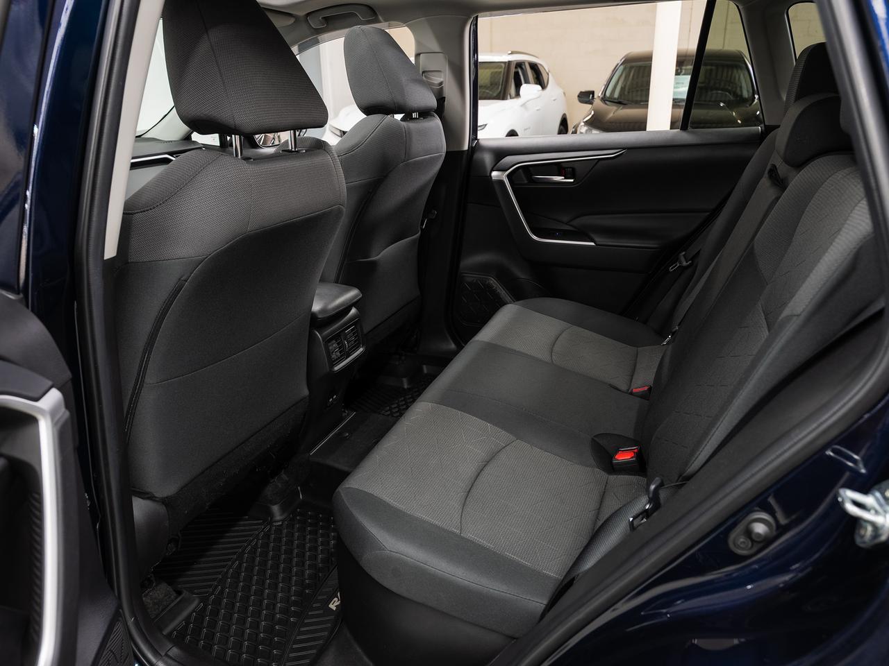 2022 Toyota RAV4 HYBRID XLE AWD | Sunroof | Heated Seats | CarPlay