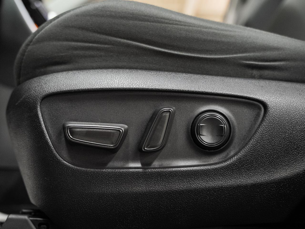 2022 Toyota RAV4 HYBRID XLE AWD | Sunroof | Heated Seats | CarPlay