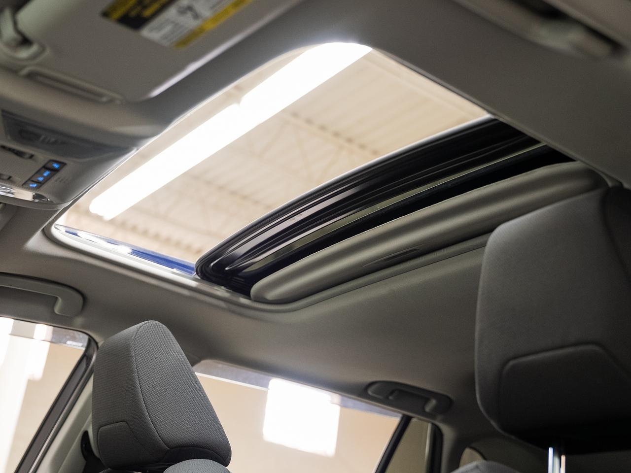 2022 Toyota RAV4 HYBRID XLE AWD | Sunroof | Heated Seats | CarPlay