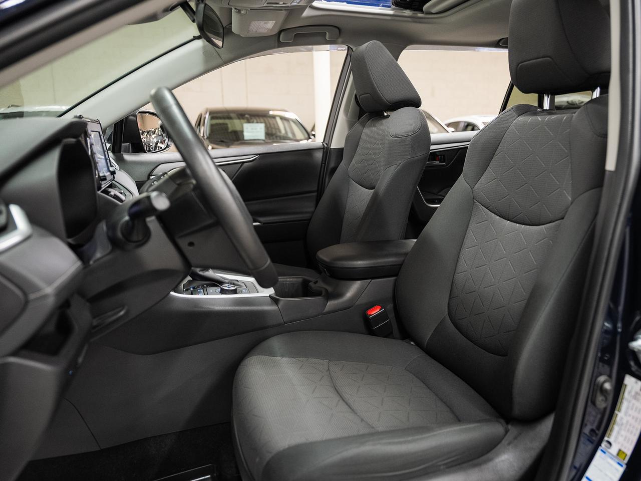 2022 Toyota RAV4 HYBRID XLE AWD | Sunroof | Heated Seats | CarPlay