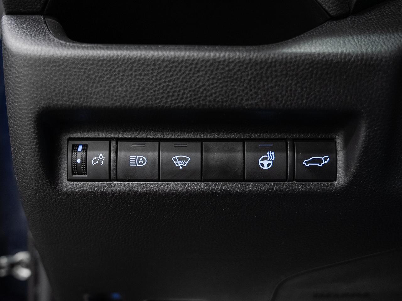 2022 Toyota RAV4 HYBRID XLE AWD | Sunroof | Heated Seats | CarPlay