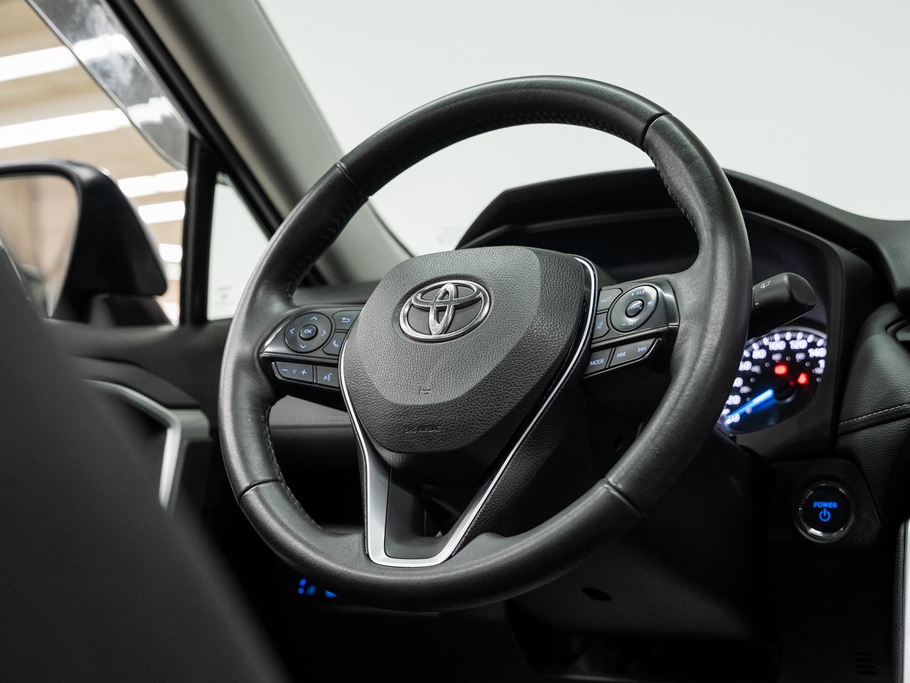 2022 Toyota RAV4 HYBRID XLE AWD | Sunroof | Heated Seats | CarPlay