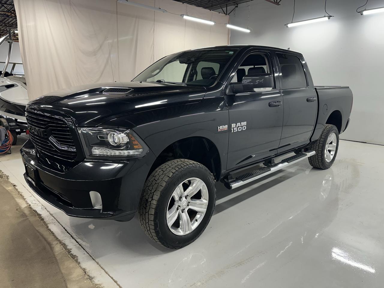 2018 RAM 1500 SPORT Photo3