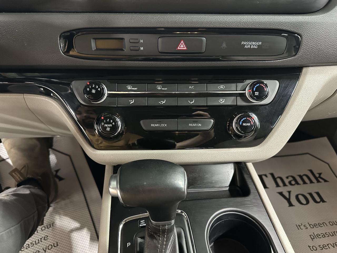 2017 Kia Sedona LX Photo19