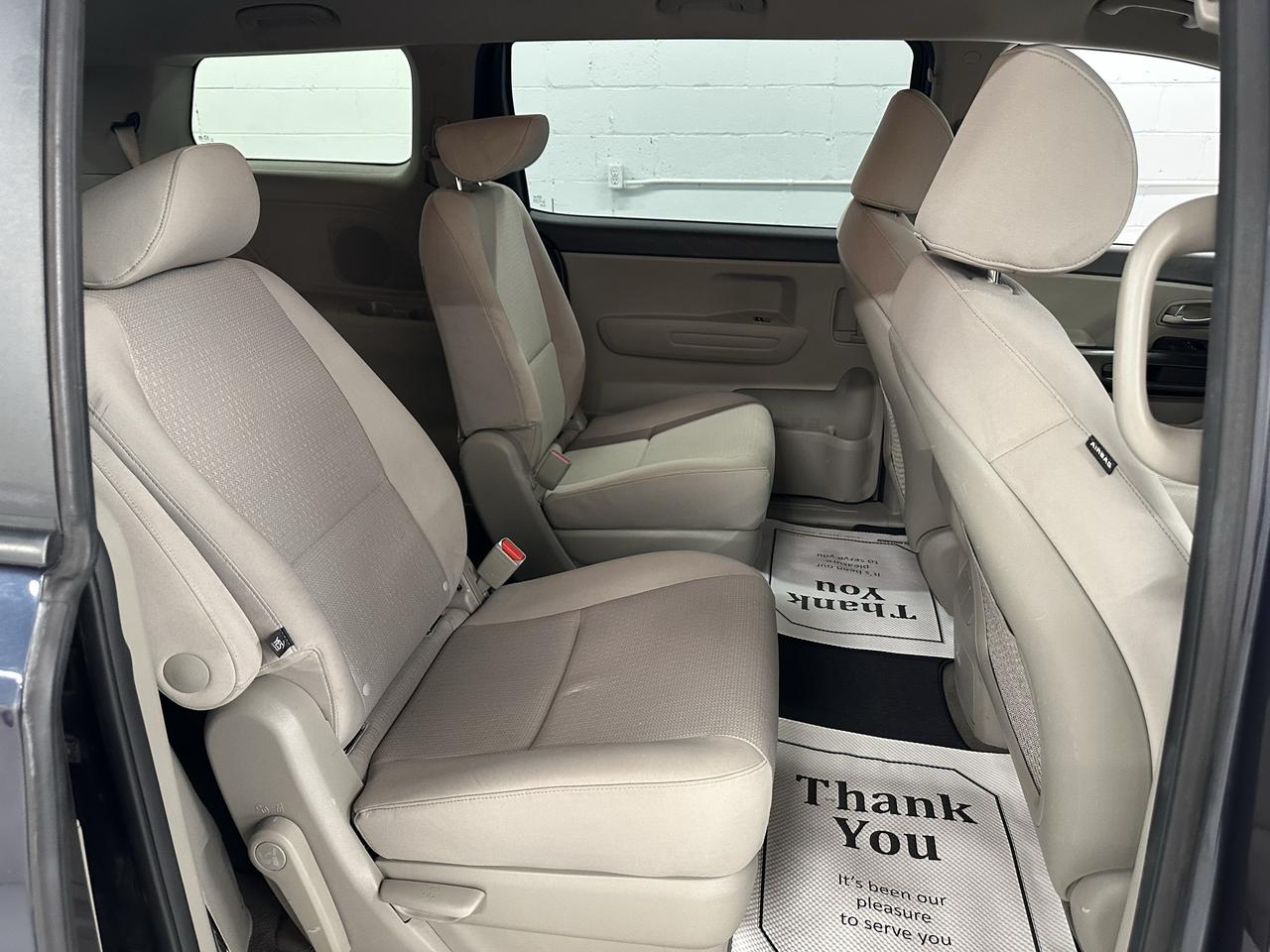2017 Kia Sedona LX Photo11