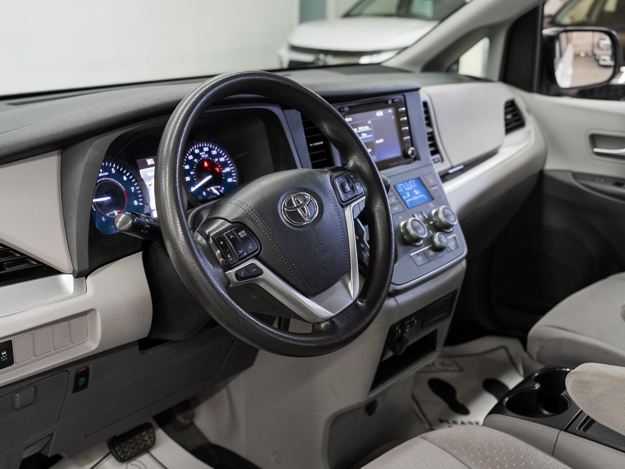 2020 Toyota Sienna LE AWD | 7 Pass | Power Doors | LKAS | CarPlay