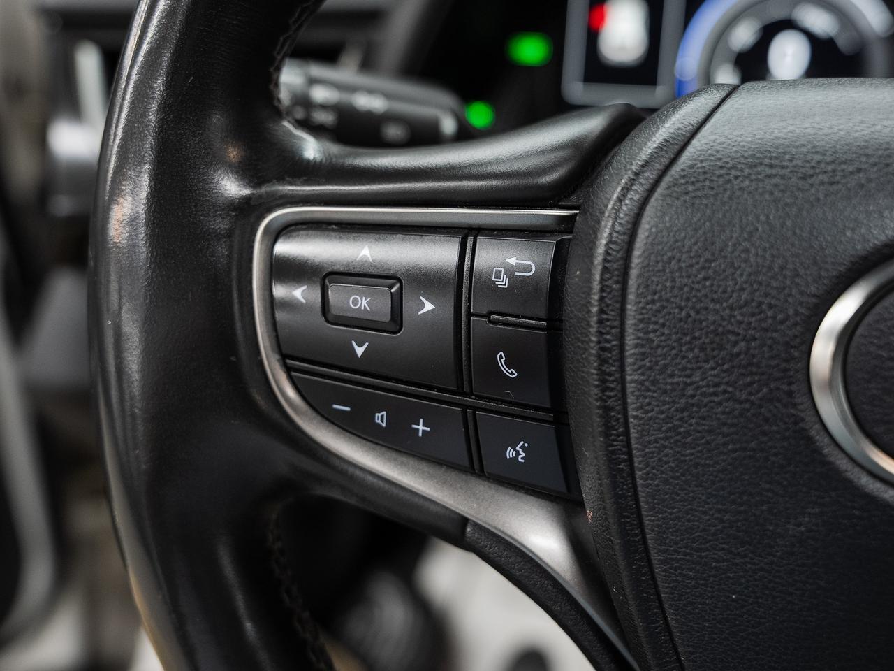 2021 Lexus UX 250 HYBRID AWD | Sunroof | Leather | BSM | CarPlay